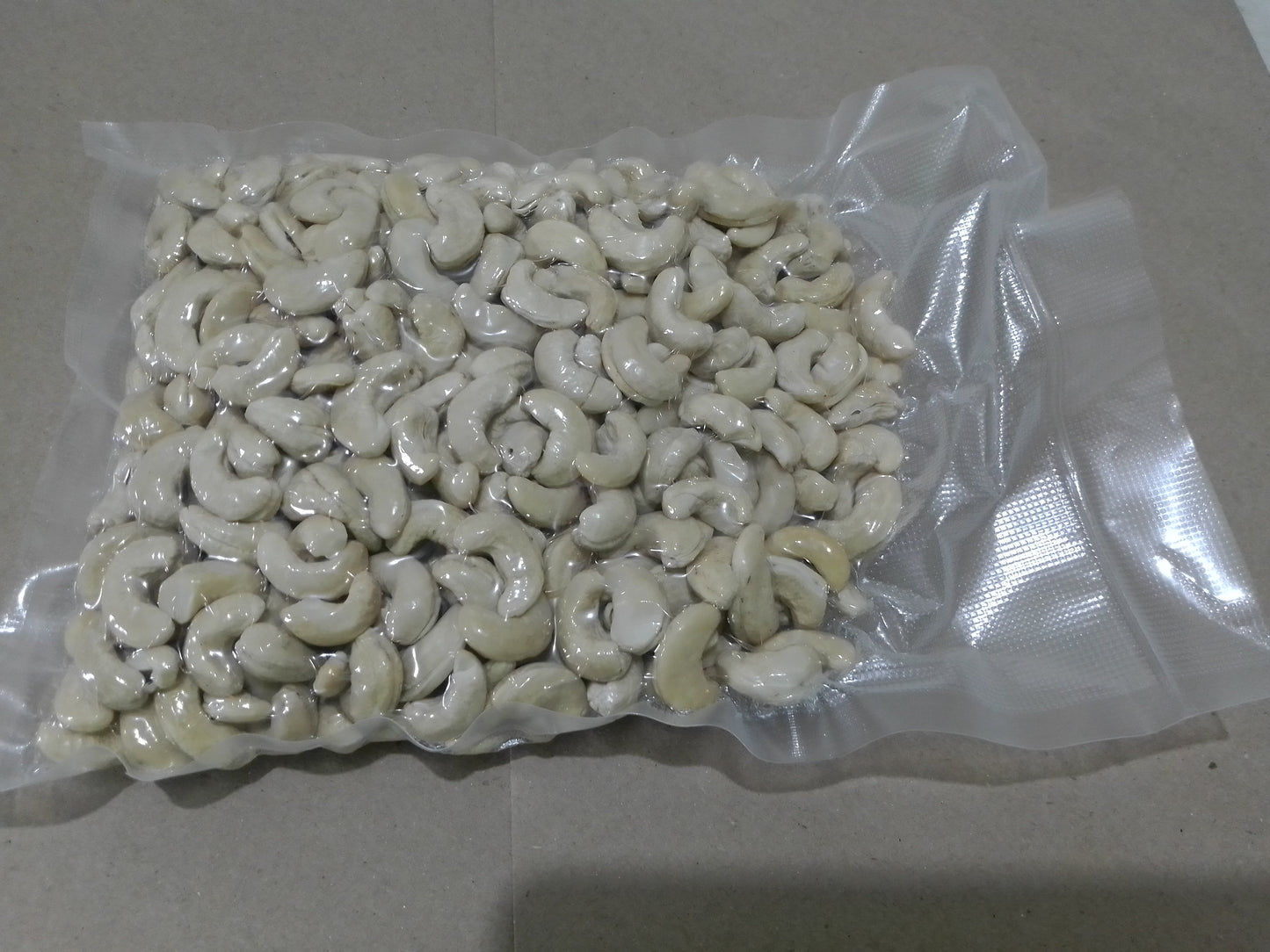 ROASTED WHOLE CASHEW NUTS 500g from Palawan